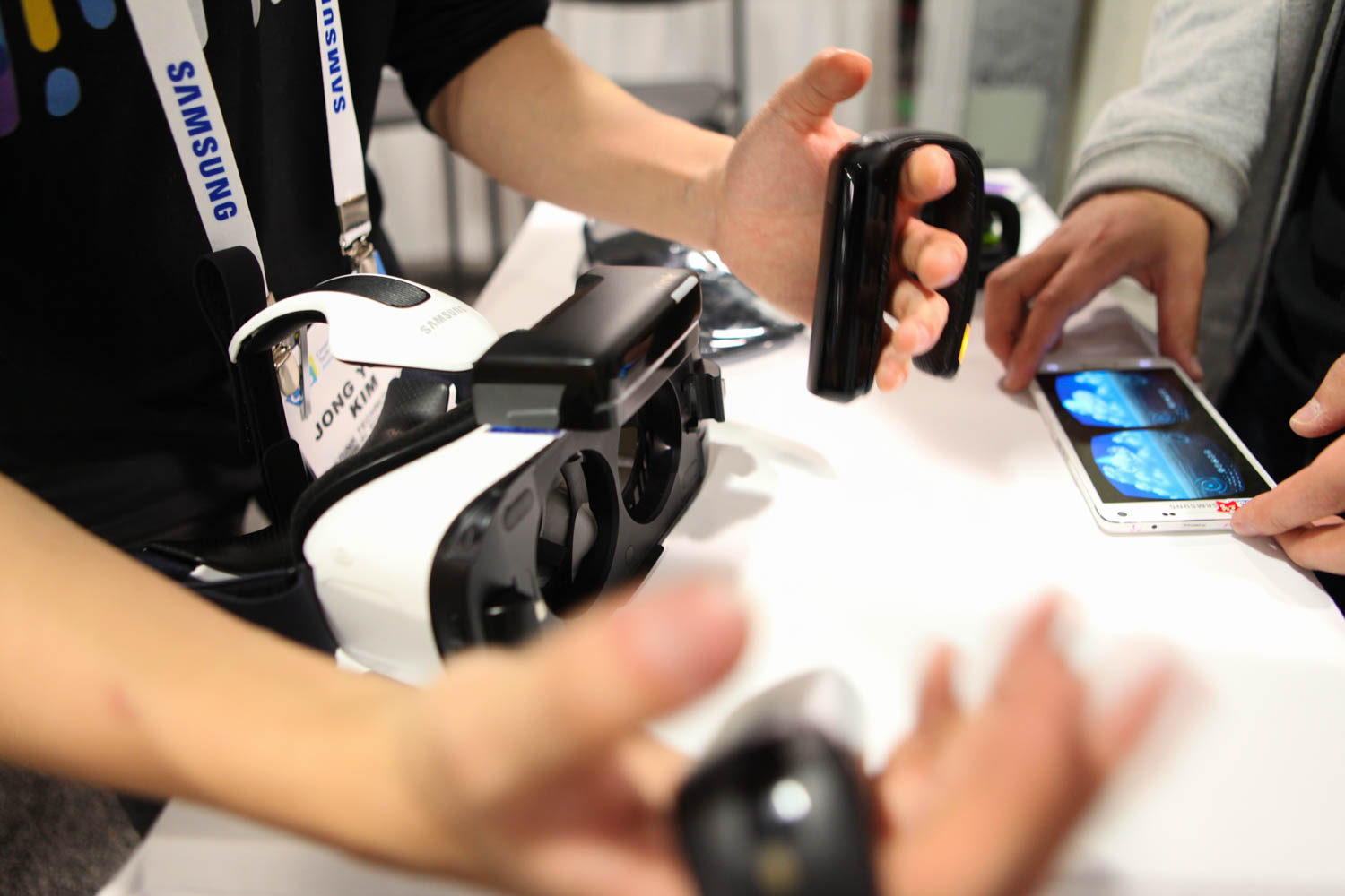 skandaløse Fortolke koste Hands-On: Samsung Gear VR Rink Controllers - VRScout